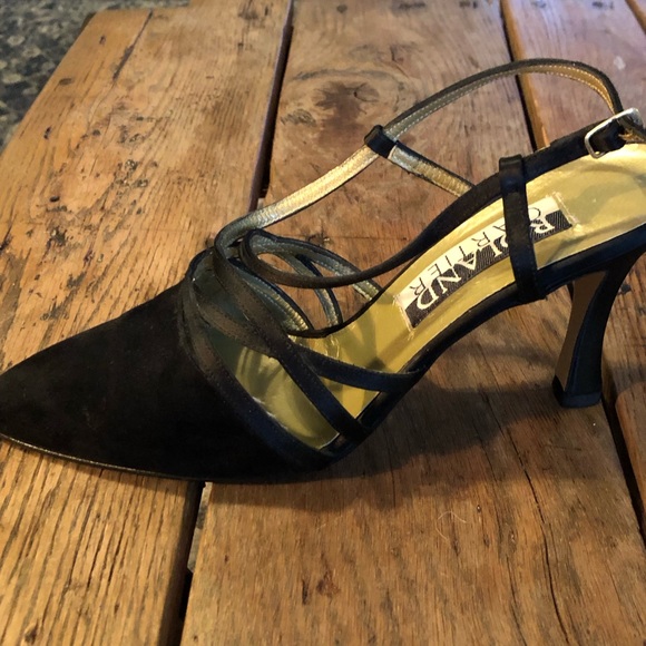 Roland Cartier suede high heel evening shoe. - Picture 2 of 5